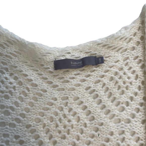 𝅺B. Young Knitted Vest - Size Medium - Picture 3 of 7